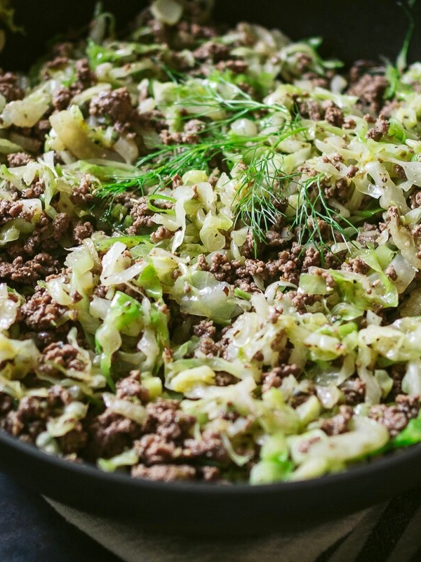 Varhaiskaali-jauhelihapaistos fenkolilla – Simppeli&nbsp;kausiherkku