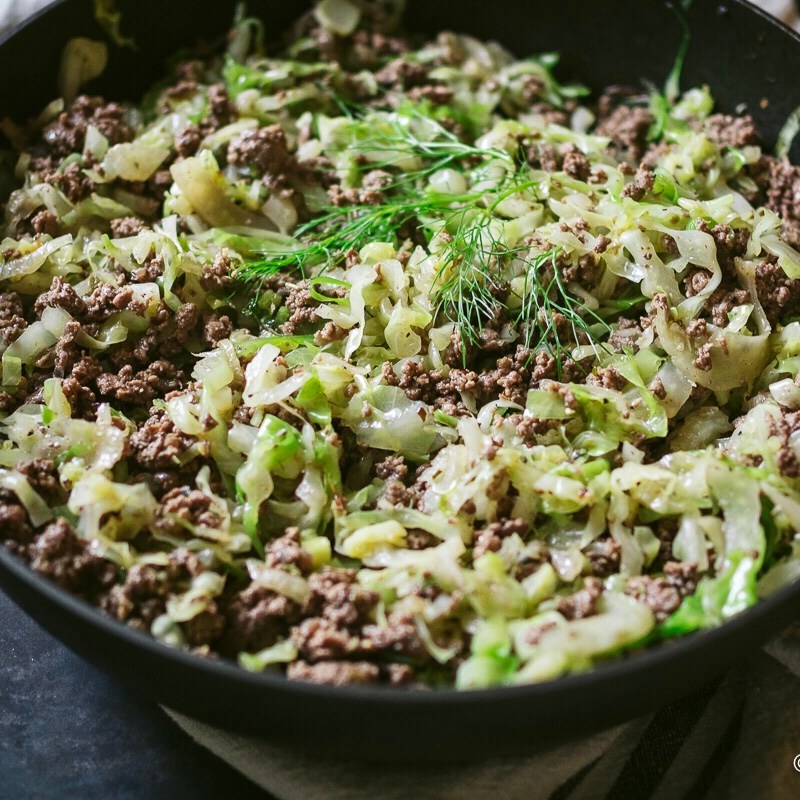 Varhaiskaali-jauhelihapaistos fenkolilla – Simppeli&nbsp;kausiherkku