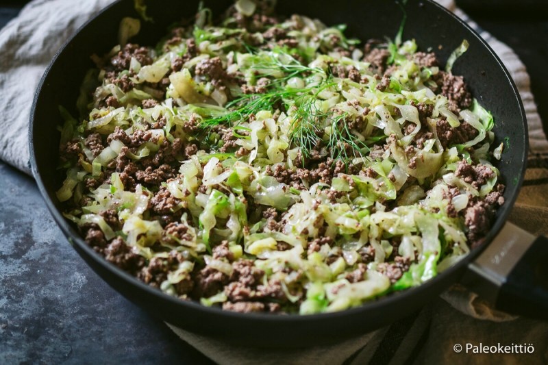 Varhaiskaali-jauhelihapaistos fenkolilla | paleokeittio.fi