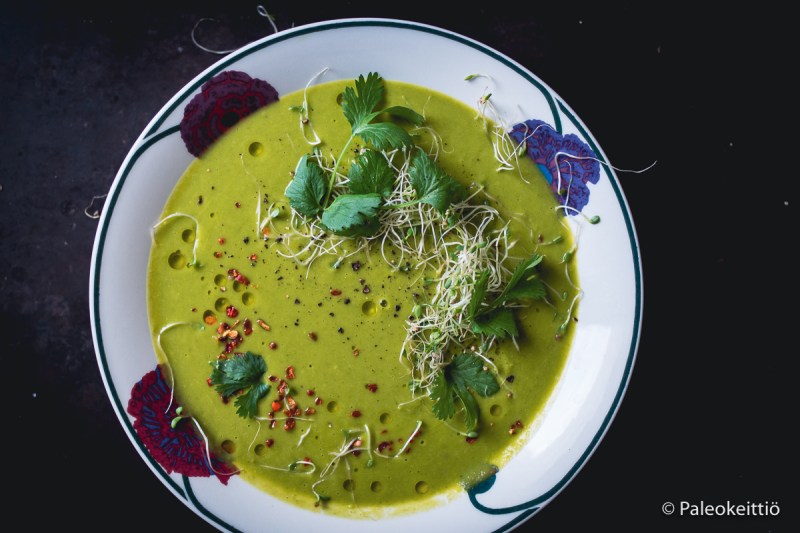 Kasvissosekeitto bataatilla | paleokeittio.fi